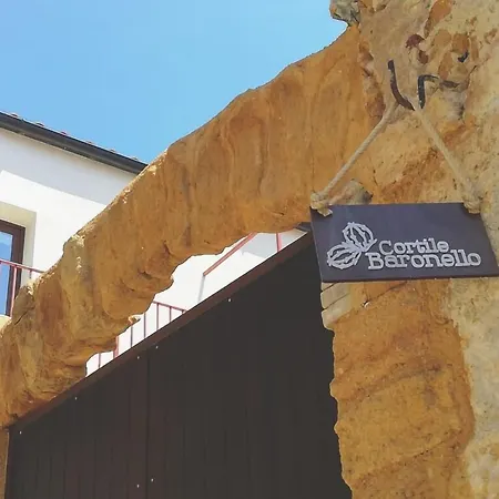 Cortile Baronello 招待所 4*